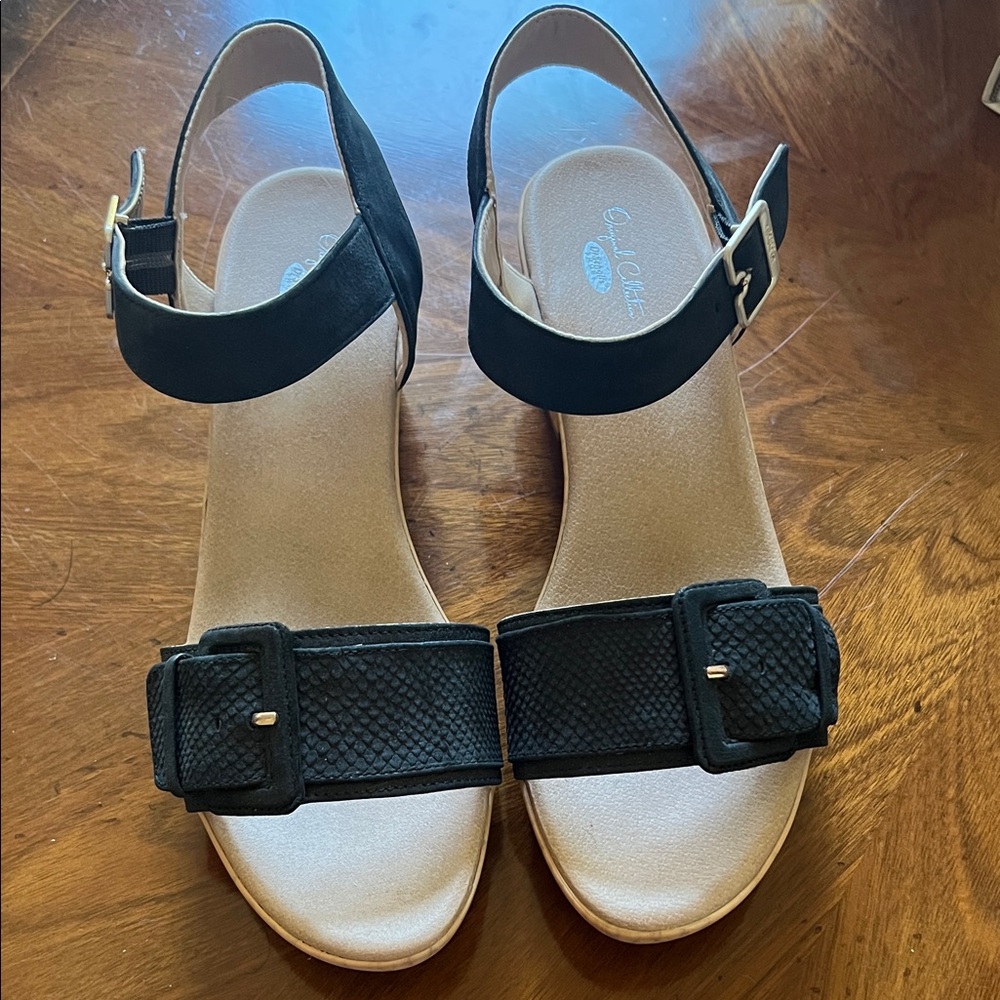 New Dr Scholls Black Sandals Textured Buckle,size 10, no box